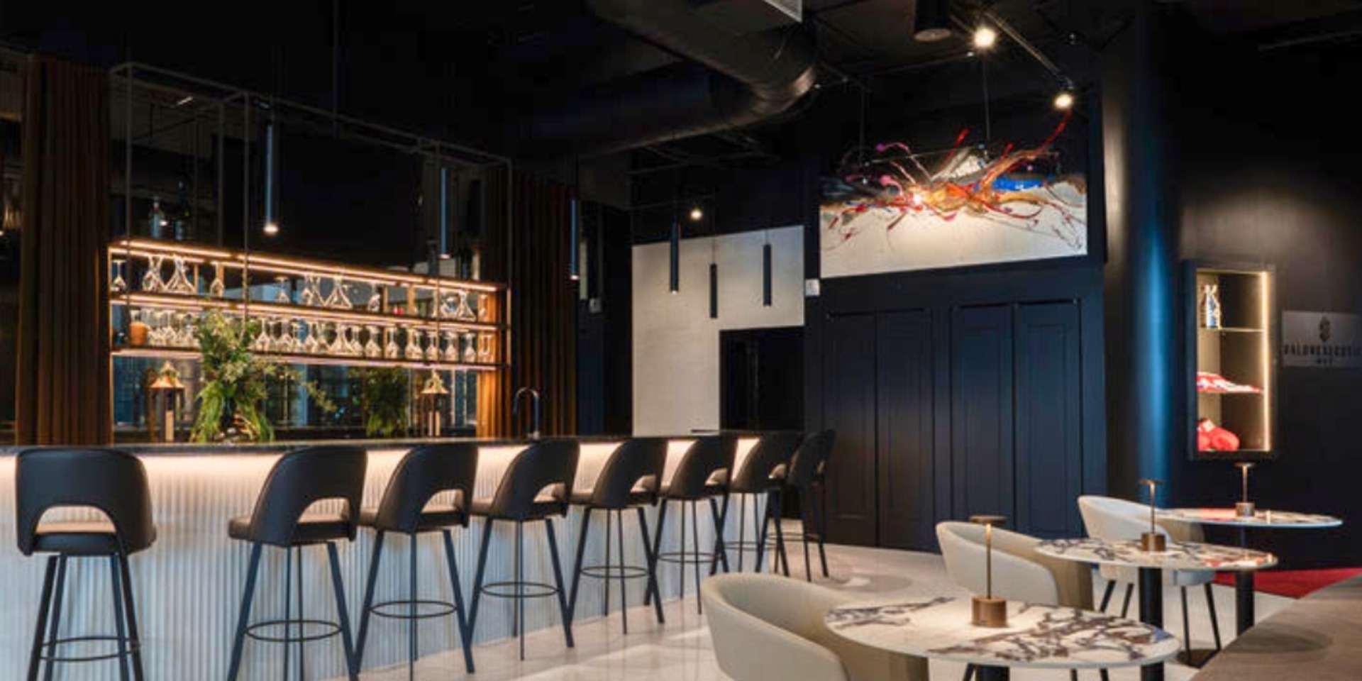 Salon Exécutif MVP aménagé pour un vernissage LISABEL
